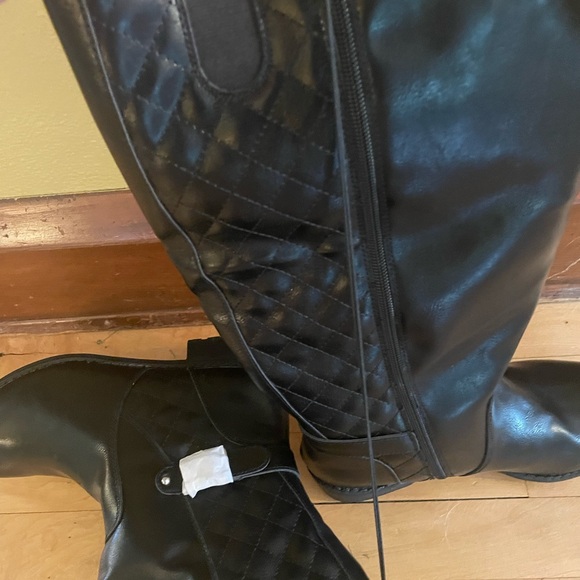 St John’s Bay Black Dexmore Boots 9.5 wide New - Picture 4 of 6